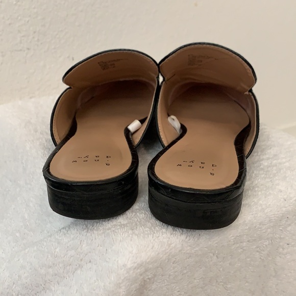 A New Day black slides - Picture 6 of 12